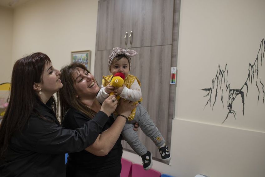 Selektywna aborcja w Armenii &#8211; dlaczego rodzice wolą mieć synów? (Reportaż Outriders)
